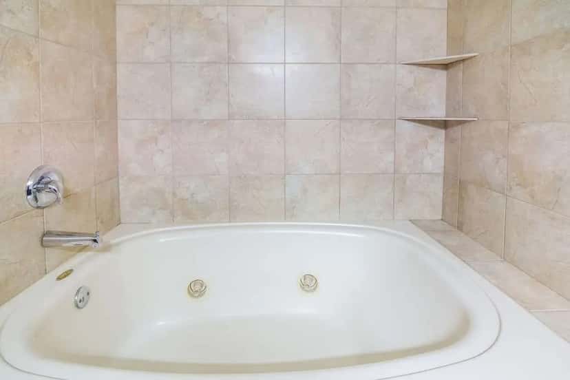 In-room hot tub at Quality Inn & Suites in Rochester, NY