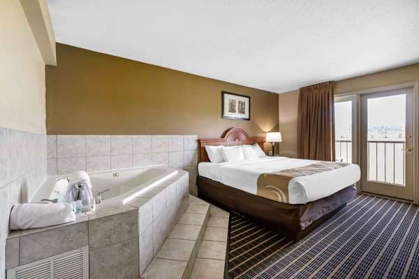 Jetted bathtub