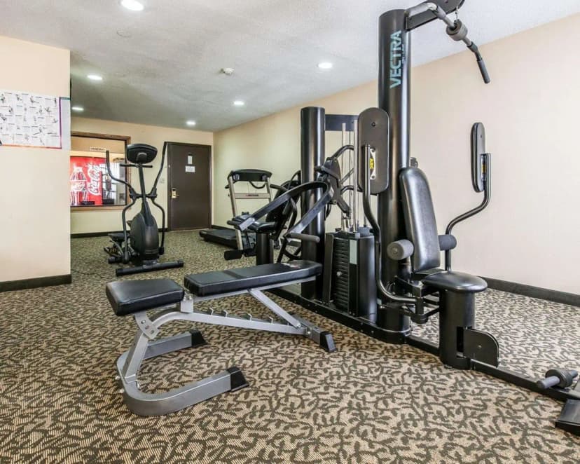 Hotels with jacuzzi in room in Shelbyville