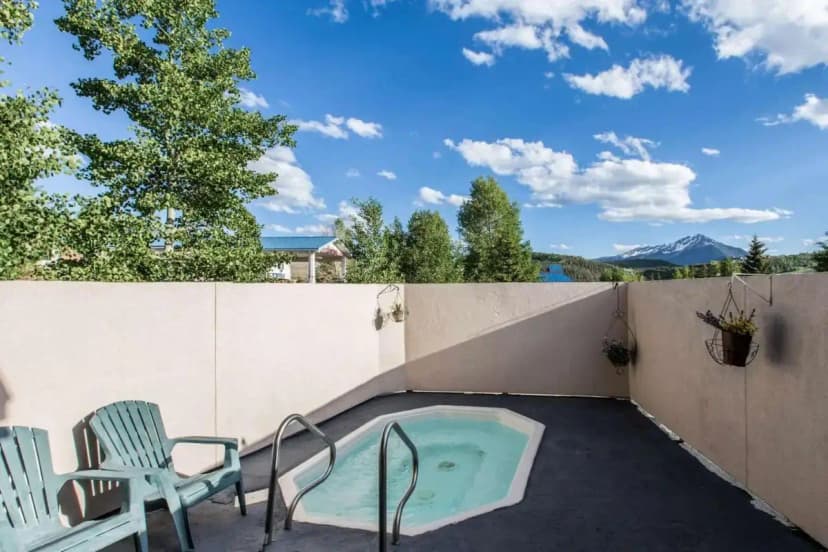 Hotels with jacuzzi in room in Silverthorne