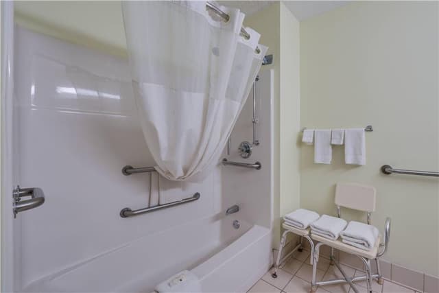 Jetted bathtub