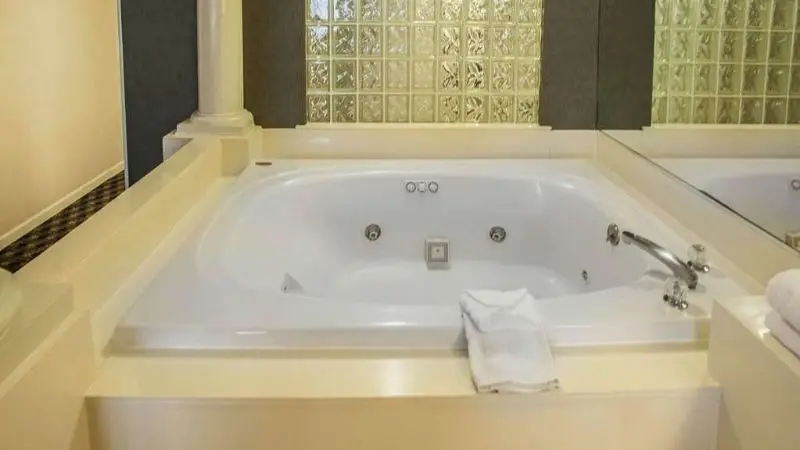 Quality Inn & Suites St Charles – West Chicago hotel photo 1 in Saint Charles, Illinois