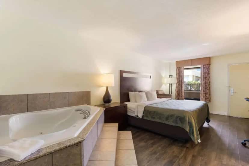 In-room hot tub at Quality Inn & Suites Statesboro in Statesboro, GA