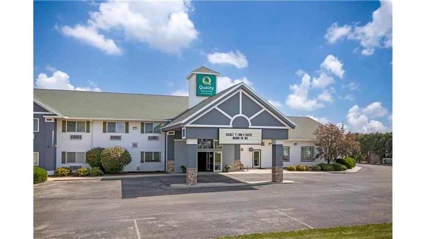 Quality Inn & Suites Stoughton - Madison South — pool