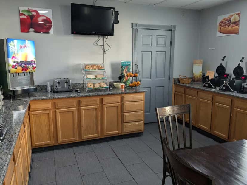 In-room jacuzzi tub at Quality Inn Austintown-Youngstown West in Youngstown, OH