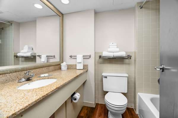 Deep soaking bathtub