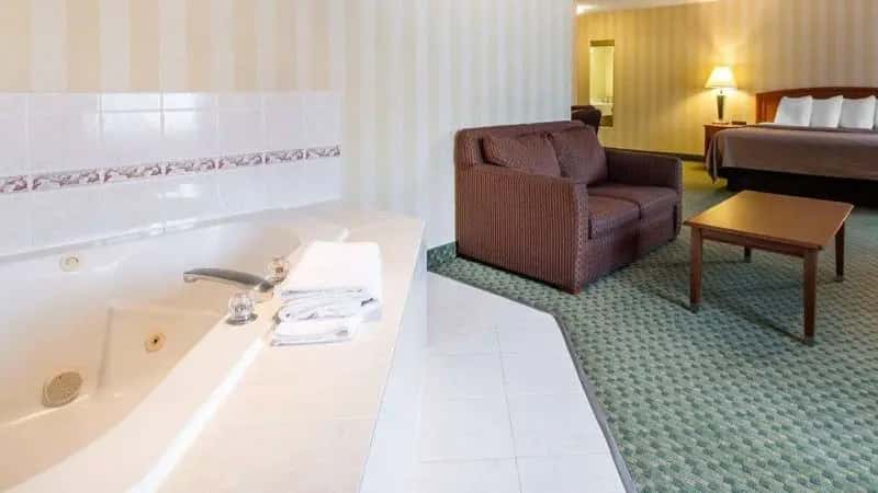 In-room hot tub at Quality Inn Colorado Springs Airport in Colorado Springs, CO