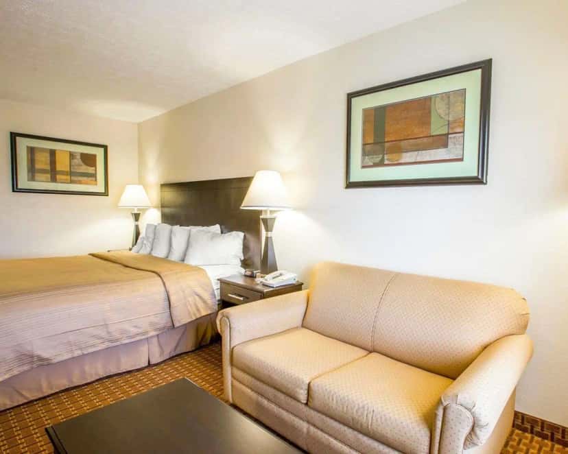 In-room hot tub at Quality Inn Dahlonega Near University in Dahlonega, GA