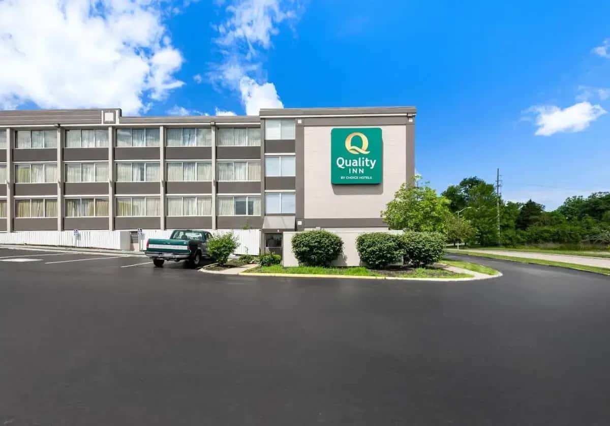In-room hot tub at Quality Inn Dayton Airport in Englewood, OH