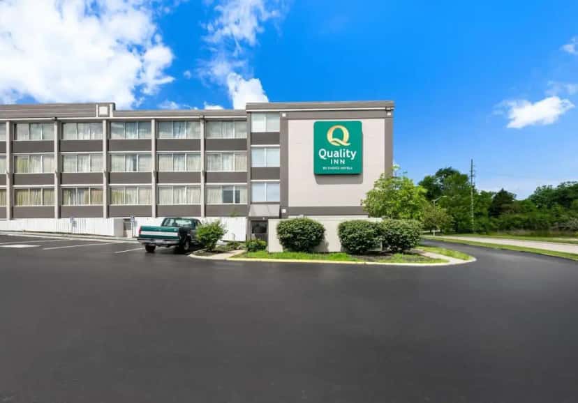 In-room hot tub at Quality Inn Dayton Airport in Englewood, OH
