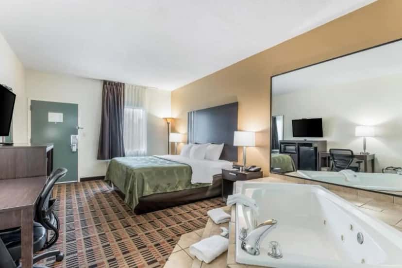 In-room jacuzzi tub at Quality Inn Downtown in Johnson City, TN