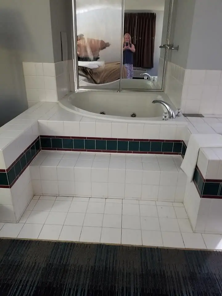 In-room hot tub at Quality Inn Dublin I-81 in Dublin, VA
