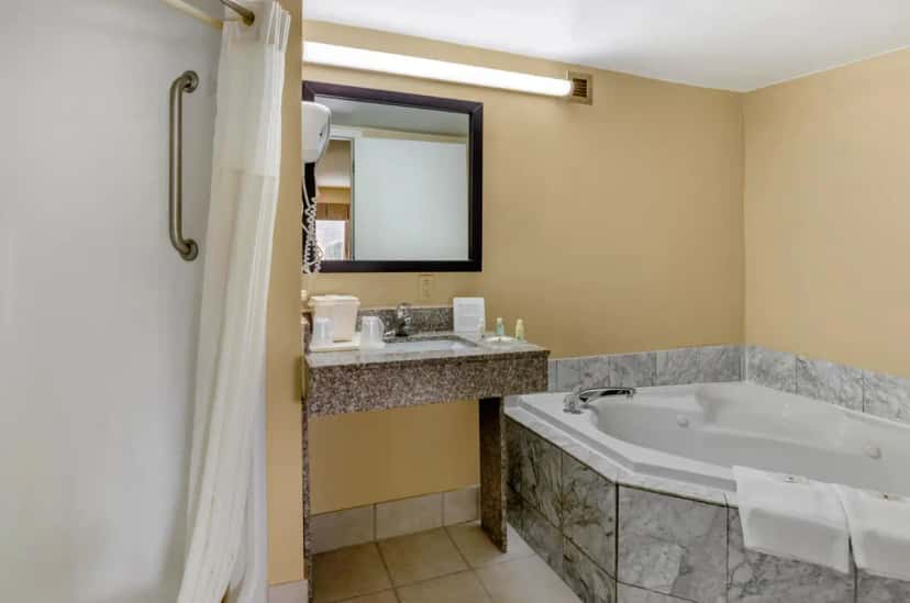 In-room hot tub at Quality Inn Hillsville in Hillsville, VA