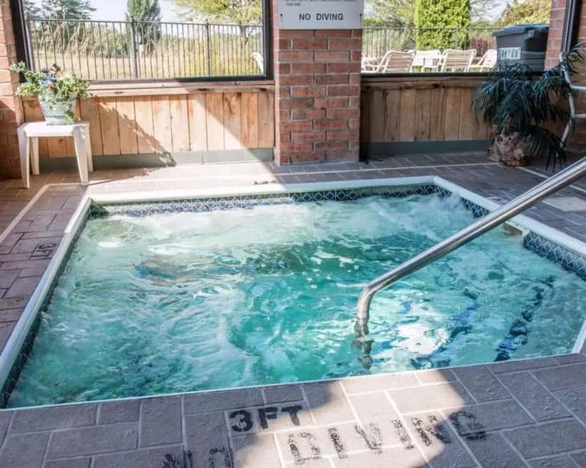 In-room hot tub at Quality Inn Hudsonville in Hudsonville, MI