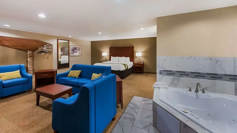 Hotels with jacuzzi in room in Marysville