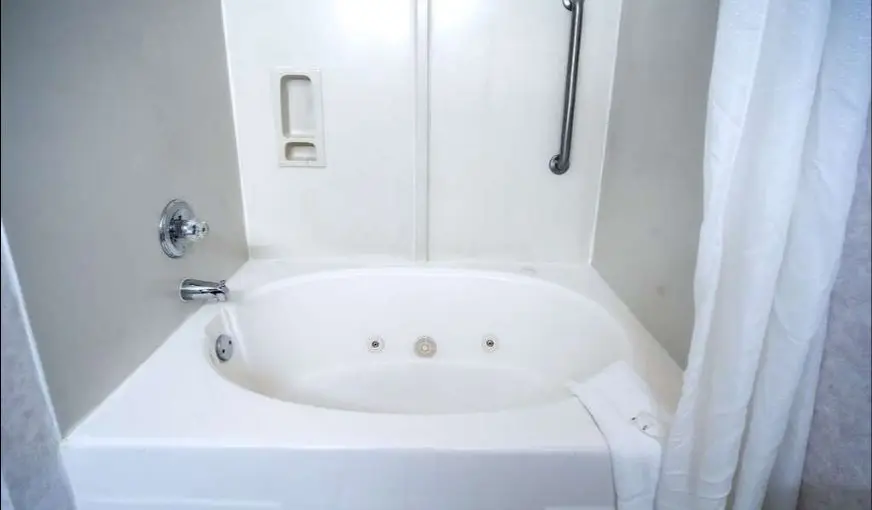 In-room hot tub at Quality Inn Moore – Oklahoma City in Moore, OK