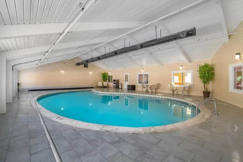 a large swimming pool in a large room with a ceiling at Quality Inn North Conway in North Conway