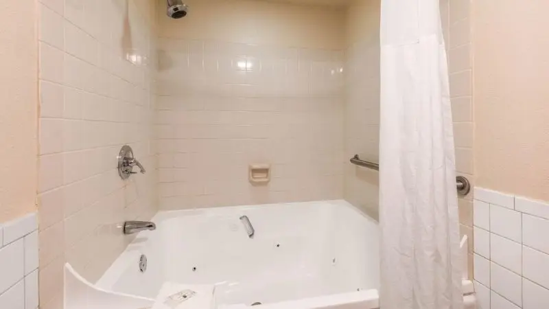 In-room hot tub at Quality Inn Pelham I-65 Exit 246 in Pelham, AL