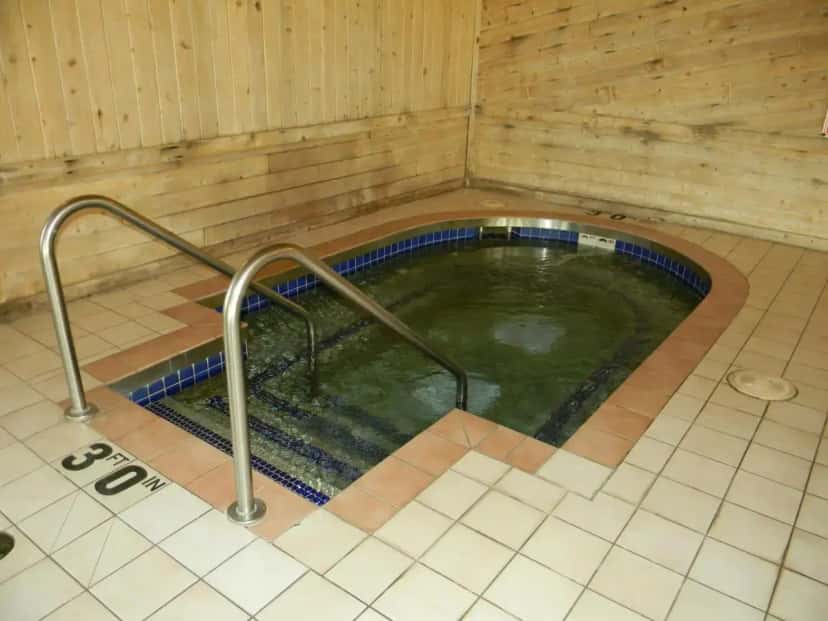 In-room hot tub at Quality Inn in Superior, WI
