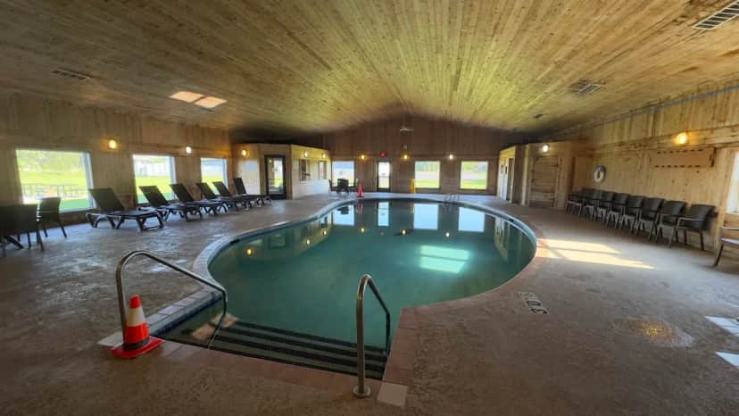 Shared indoor hot tub at Quality Inn
