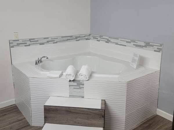 Private in-room jacuzzi at Quality Inn Terre Haute University Area