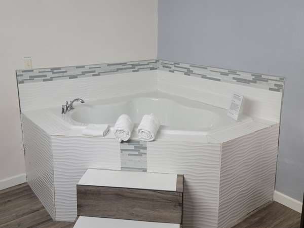 Hotels with jacuzzi in room in Terre Haute