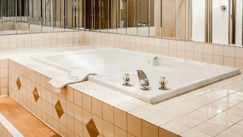In-room hot tub at Quality Inn Tulalip - Marysville in Tulalip, WA