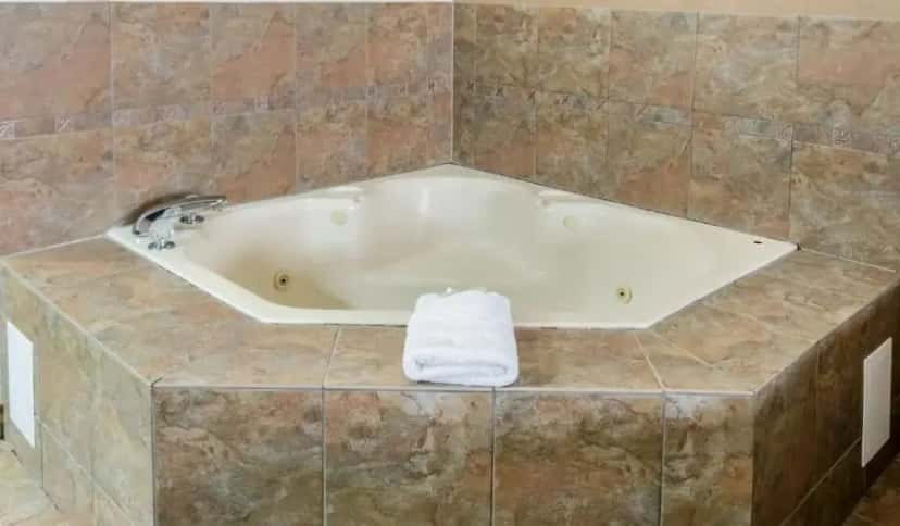 In-room hot tub at Quality Suites Burleson – Ft. Worth in Burleson, TX