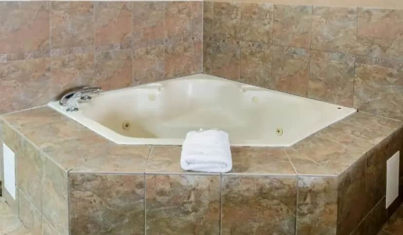 Quality Suites Burleson – Ft. Worth — suite