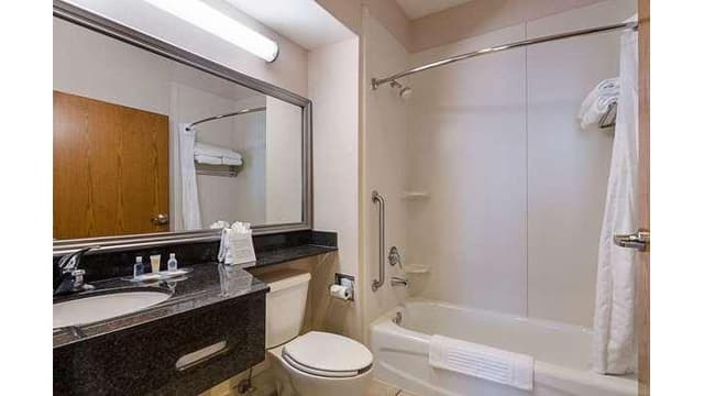 Deep soaking bathtub