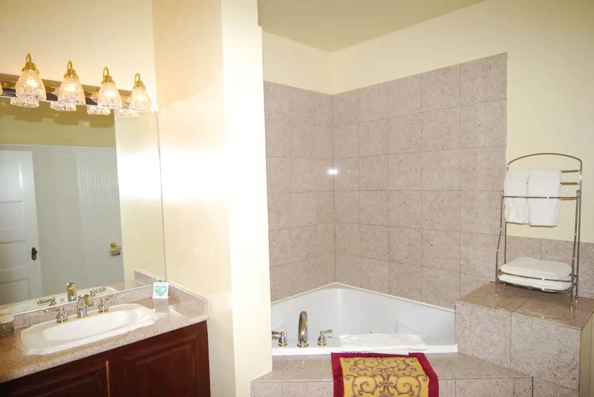 Queen Anne jetted bathtub