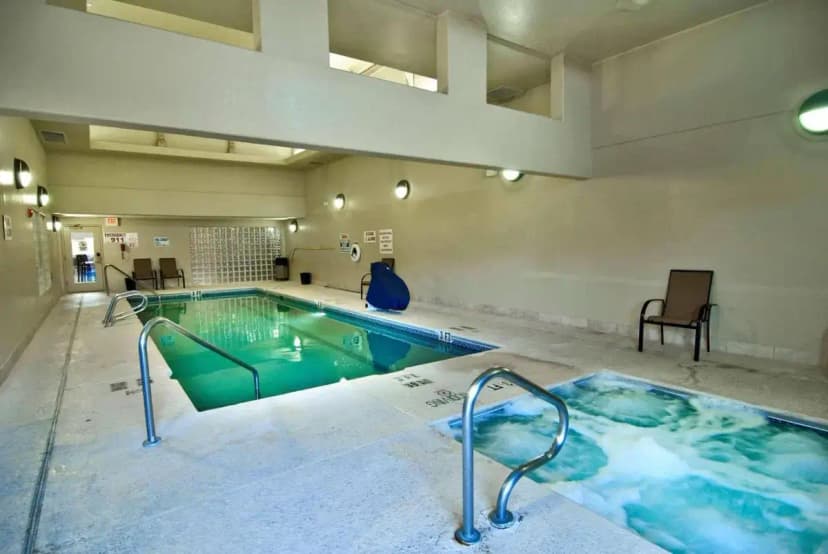 Hotels with jacuzzi in room in El Paso