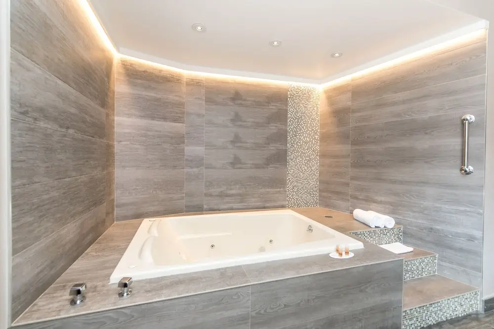 Hotels in Bronx with a jacuzzi in the room