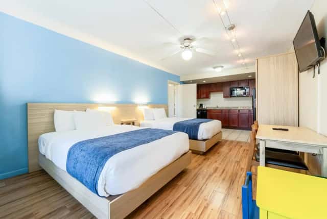 Ramada By Wyndham Hotel And Water Park — guest room