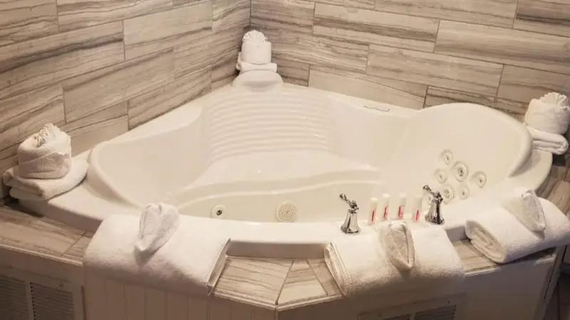 Hotels with jacuzzi in room in Golden Valley