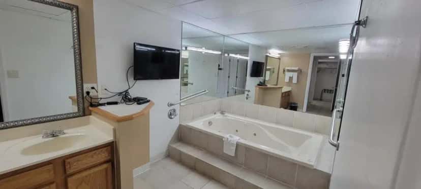 In-room hot tub at Ramada by Wyndham Mountain Home in Mountain Home, AR