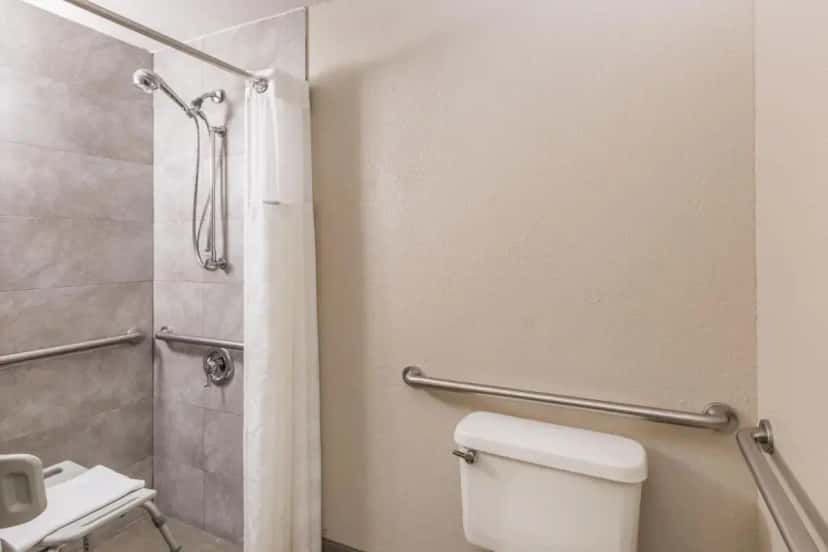 In-room hot tub at Ramada by Wyndham Platte City KCI Airport in Smithville, NJ
