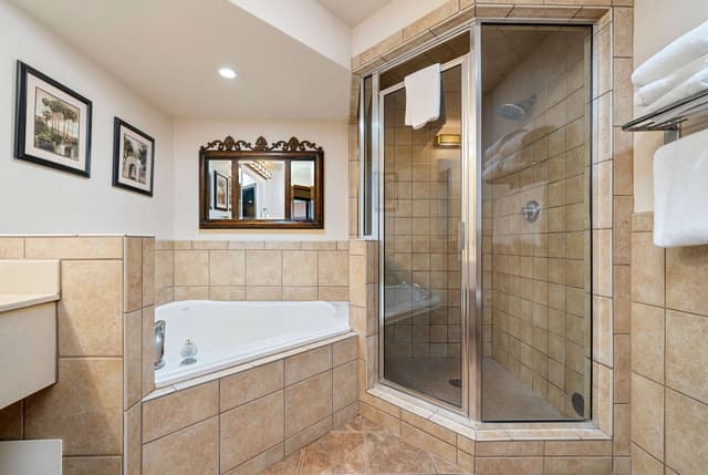 Deep soaking bathtub
