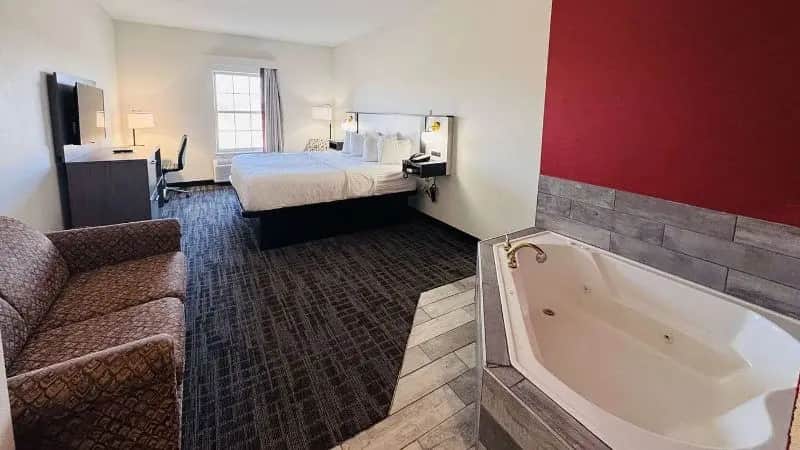 Ramada by Wyndham SpartaAt Speedway hotel photo 1 in Sparta, Kentucky