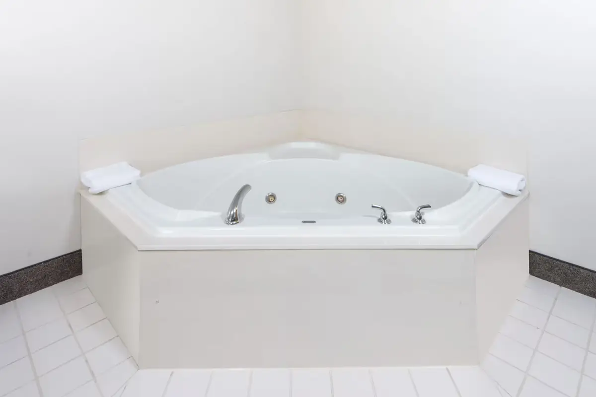 Hotels with jacuzzi in room in Springfield