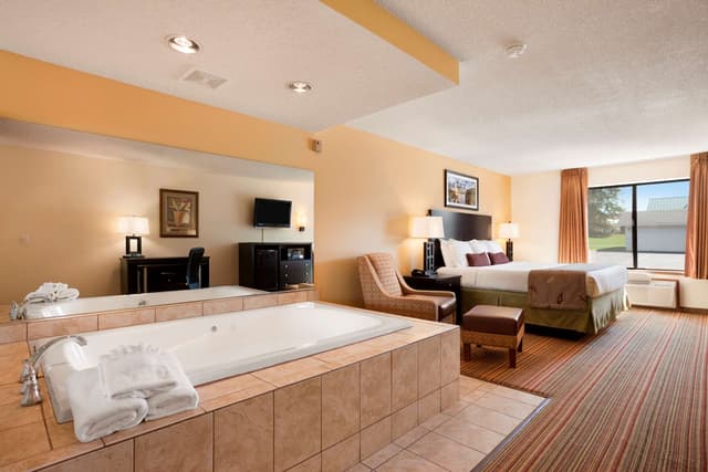Deep soaking bathtub