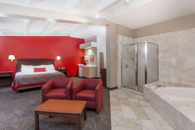 Deep soaking bathtub