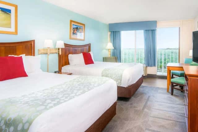 Ramada Plaza by Wyndham Nags Head Oceanfront — guest room