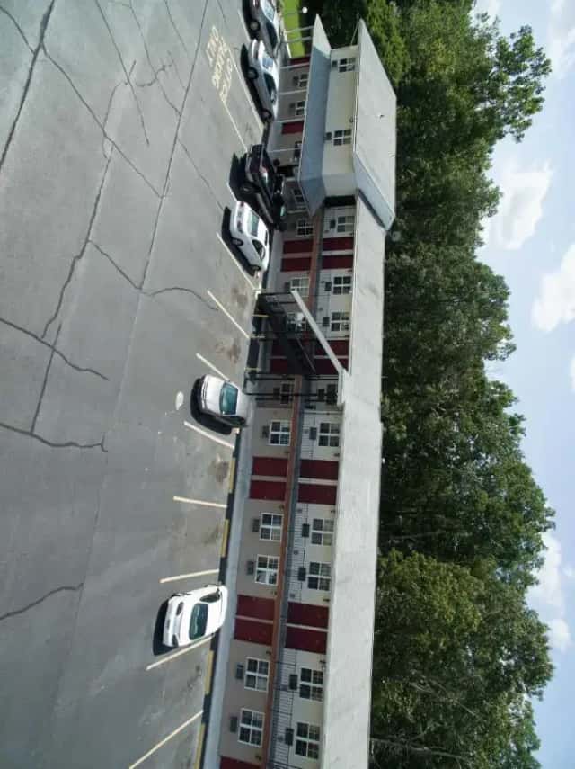 Red Carpet Inn Berlin — guest room