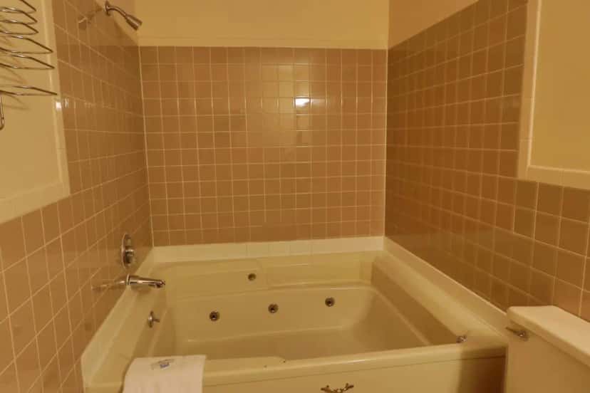 In-room hot tub at Red Carpet Inn Berlin in Berlin, NJ