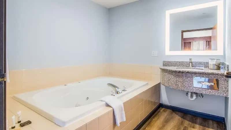 Red Lion Inn & Suites Des Moines hotel photo 1 in Des Moines, Washington