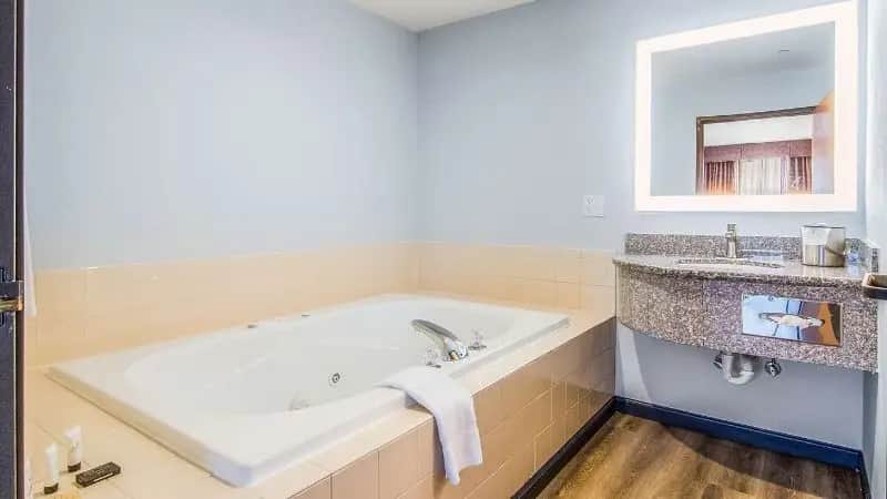 Red Lion Inn & Suites Des Moines hotel photo 1 in Des Moines, Washington