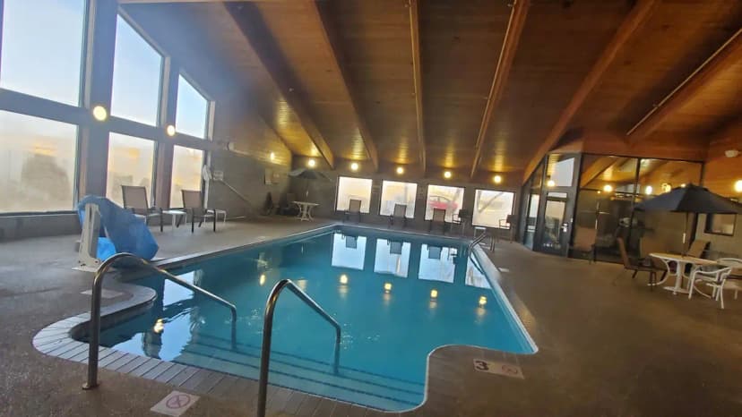 Hotels with jacuzzi in room in Grimes