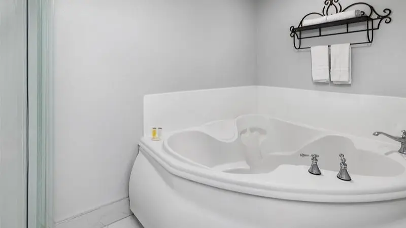 Red Lion Inn & Suites Lemoore hotel photo 1 in Lemoore, California