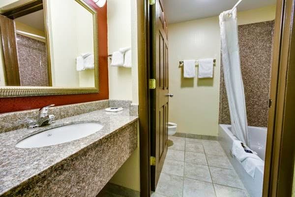 Deep soaking bathtub